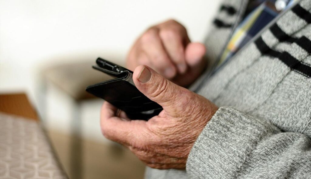 Erilaiset mobiilisovellukset yleistyvät myös ikääntyneiden palveluissa.