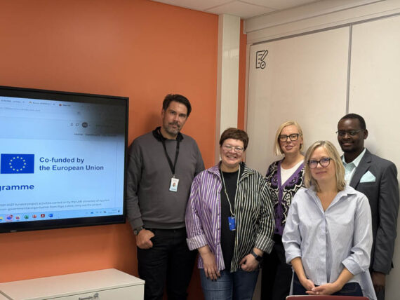 [Alt-teksi: hanketiimin yhteiskuva.]