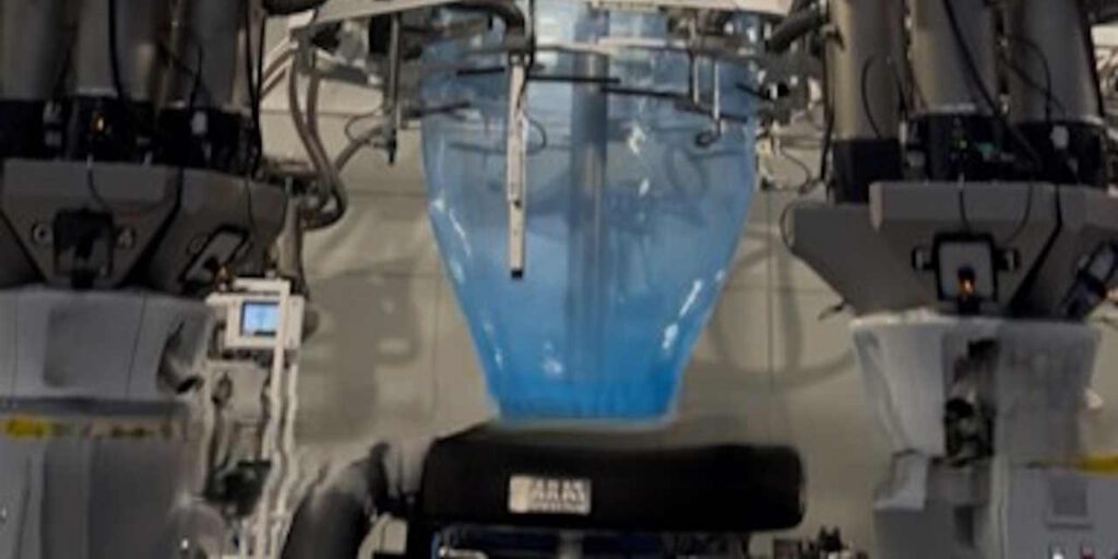 Laite, jonka keskellä suuri sininen suppilo.