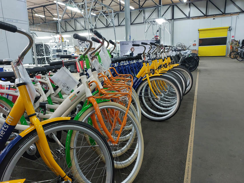 [Alt-teksti: Rivissä useita polkupyöriä.]